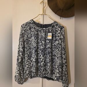 TOMMY HILFIGER - Floral Women's Blouse /Top - WOMANS SIZE S/P - NWT